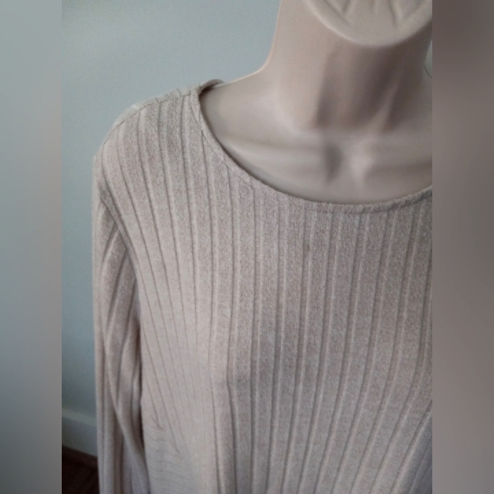 Cute Sweater - Picture 2 of 3